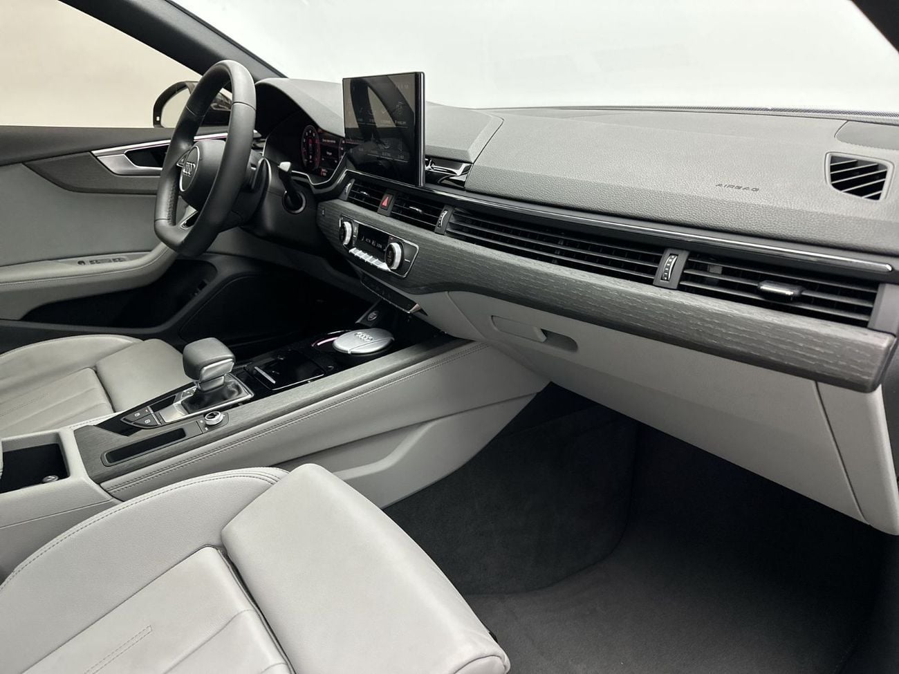 أودي A5 40 TFSI ADVANCED SPORTBACK (Ref# 060344)
