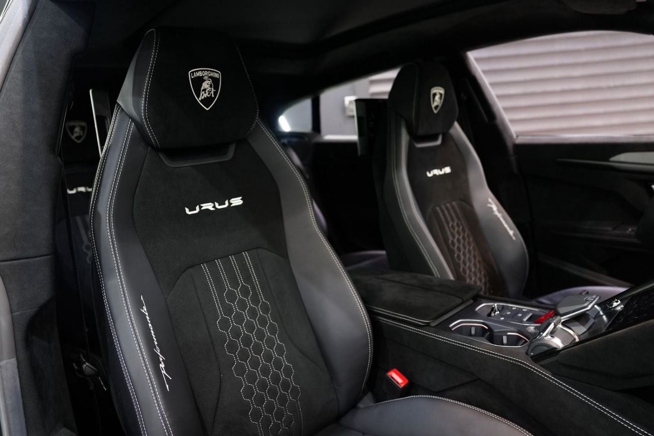 Lamborghini Urus PERFORMANTE 2024 Urus Performante, Full Carbon Pack, Rear Entertainment, Akrapovic Exhaust, Dealer Warr + Serv!!