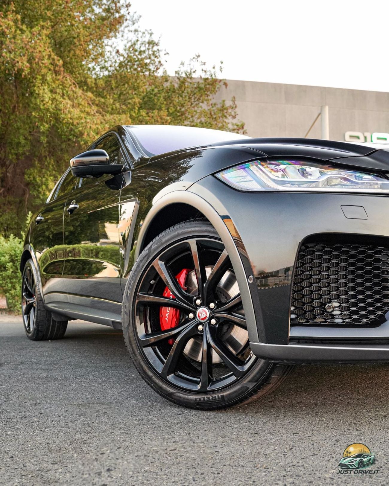 Jaguar F-PACE SVR