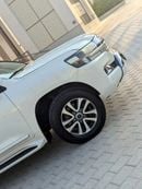 تويوتا لاند كروزر GXR محرك V6 سعة 4.0 لتر - كامل المواصفات | 42,000 كم، حالة ممتازة