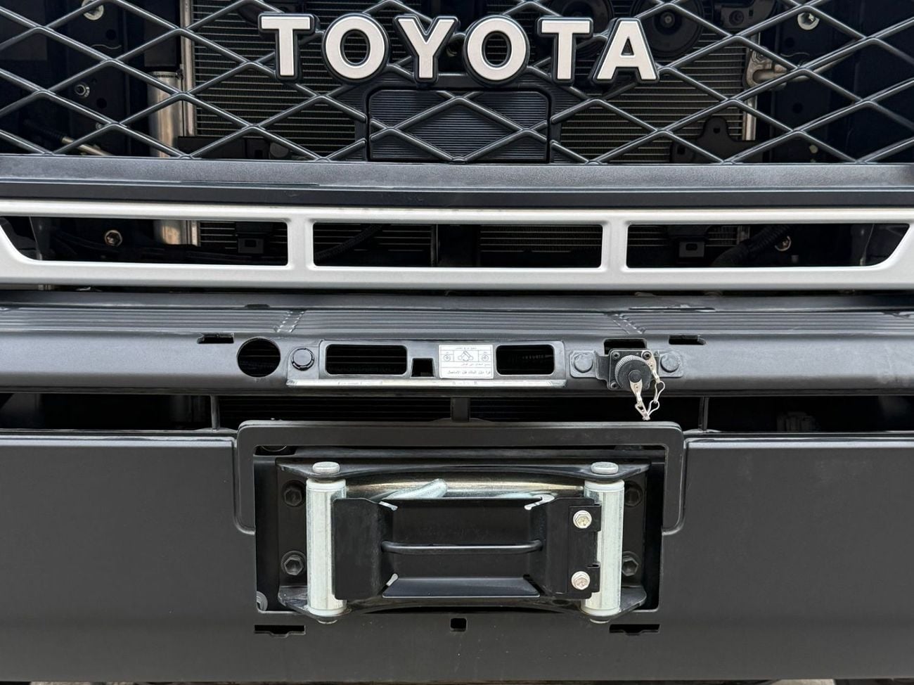 Toyota Land Cruiser 70 GRJ 71 4.0 V6 M/T **EXPORT ONLY**التصدير فقط خارج الخليج***
