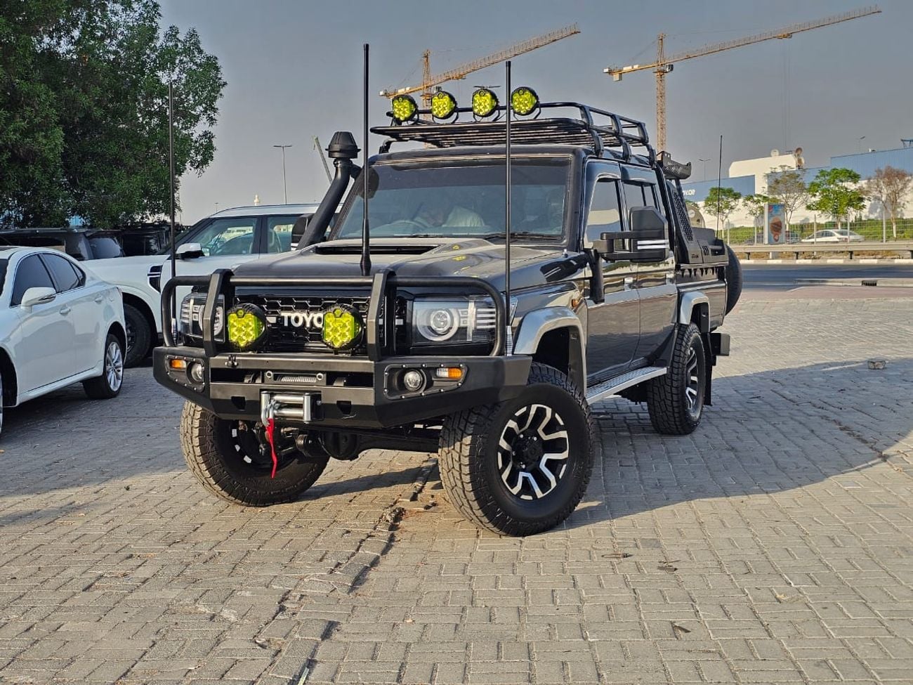 تويوتا لاند كروزر بيك آب Standard 1VD-FTV 4.5L V8 Diesel Engine Manual Gear 4WD 5 Seats 4 Doors