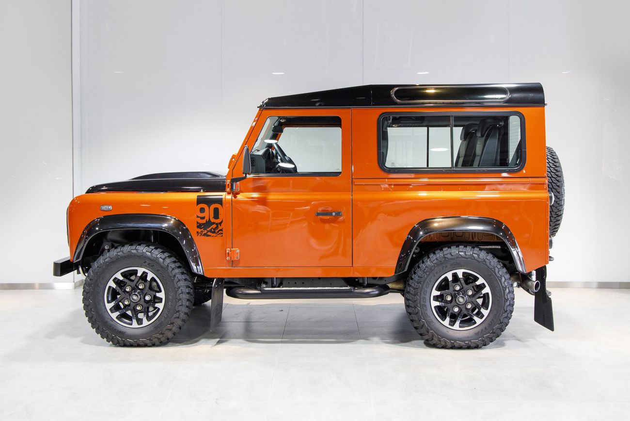 Land Rover Defender 90