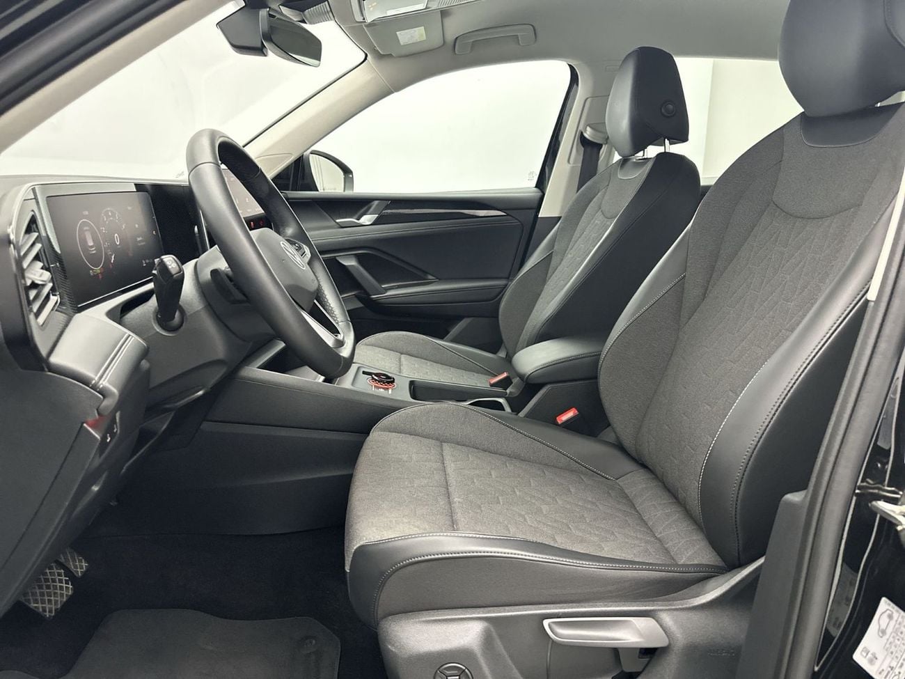 Volkswagen Tiguan LIFE Tiguan Life with Rear View Camera 1.4L | All-New Generation Design | VW Certified | Apple CarPlay