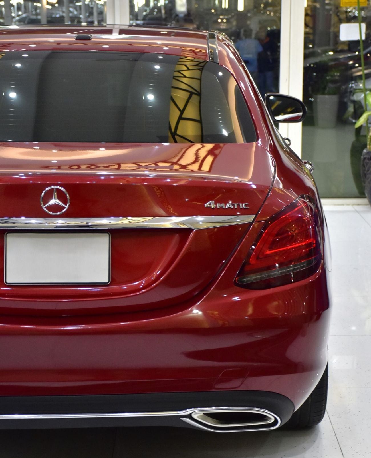 مرسيدس بنز C 300 STANDARD عرض ممتاز لسيارة مرسيدس بنز C300 4Matic (موديل 2021) باللون الأحمر وبمواصفات أمريكية