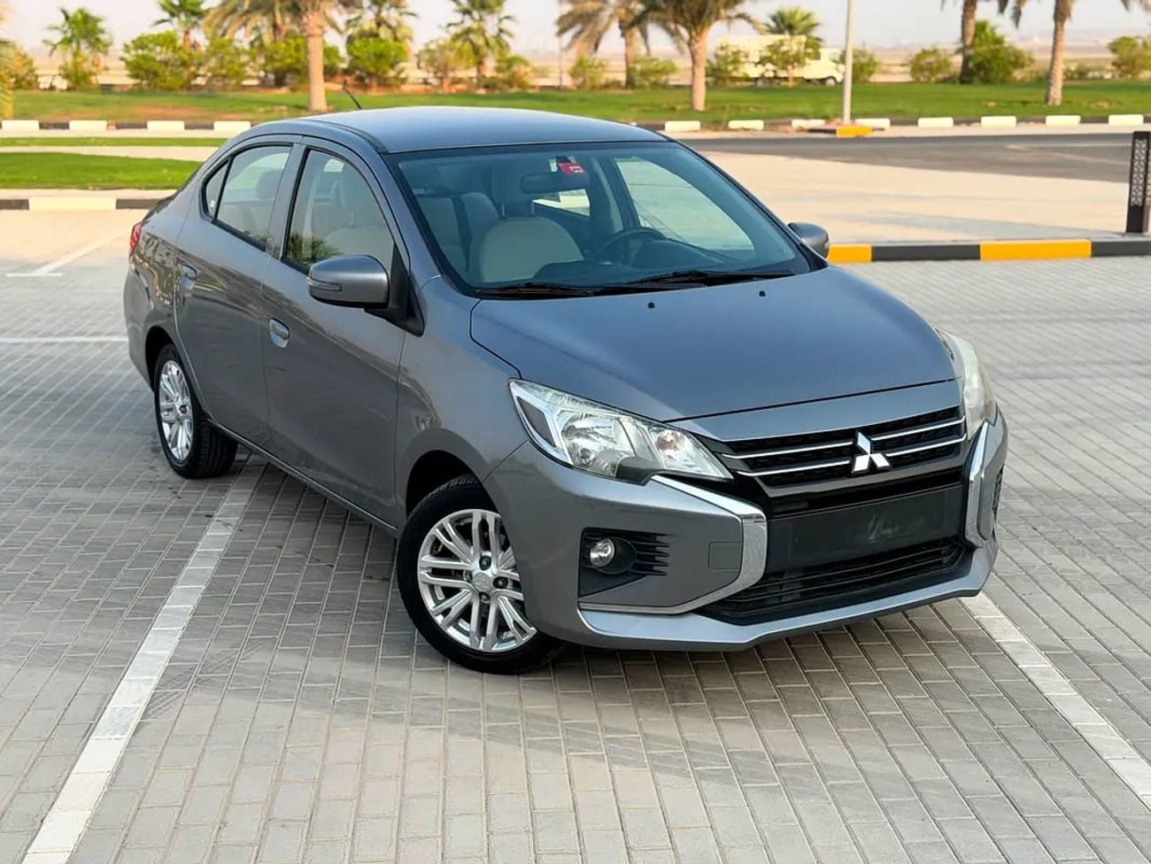 Mitsubishi Attrage GLX MID