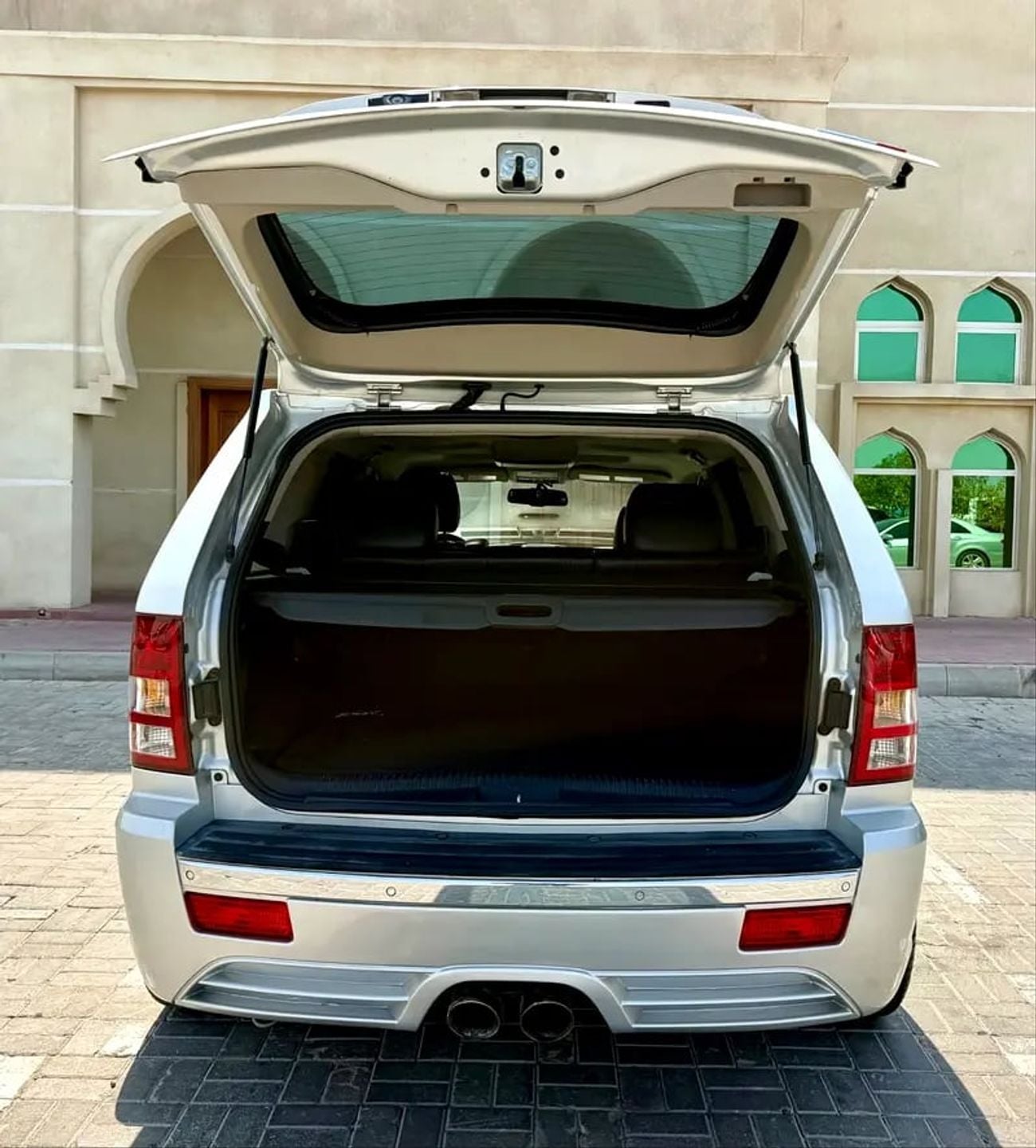 جيب جراند شيروكي SRT8 جيب جراند شيروكي SRT خليجي فل اوبشن SRT8 GCC Specs