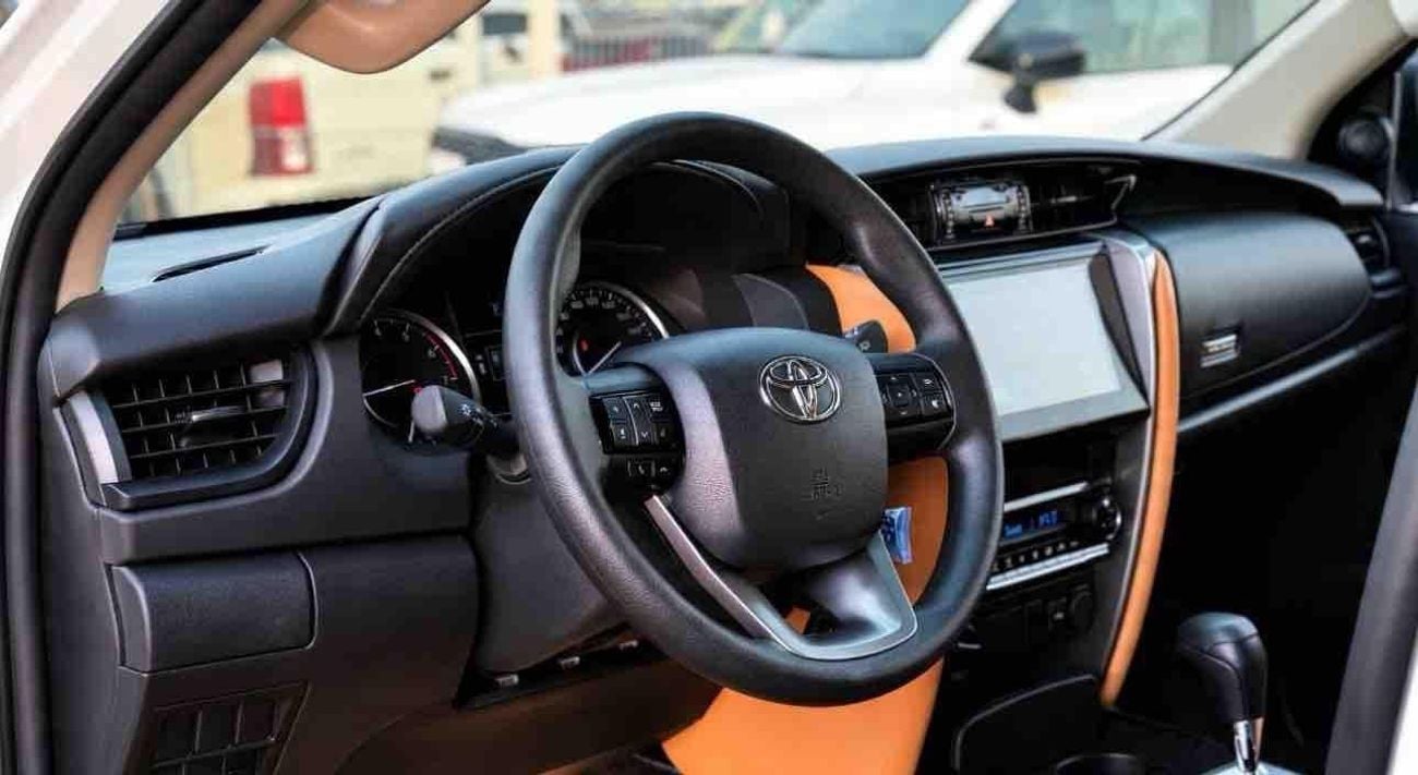 Toyota Fortuner SR5 2.7 V4 SR5 4WD WHITE TAN DIGITAL AC YM2026 EXPORT ONLY