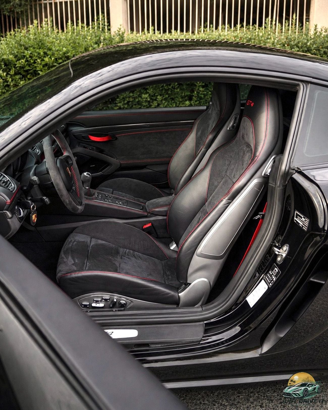 Porsche 718 Cayman GT4