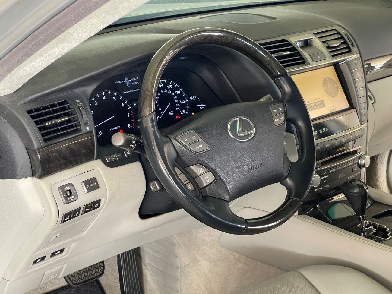 لكزس LS 460 PREMIER LWB ملكية نظيفة - بدون حوادث