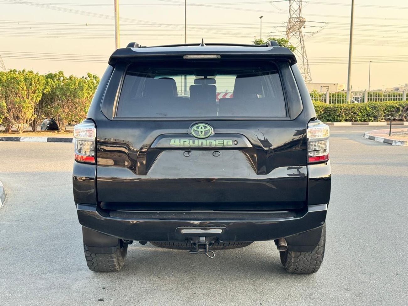 تويوتا فور رنر LIMITED V6 4.0L SUNROOF 4X4 7SEAT LEDAR PERFICT CONDATION CANADIAN SPECIFIC