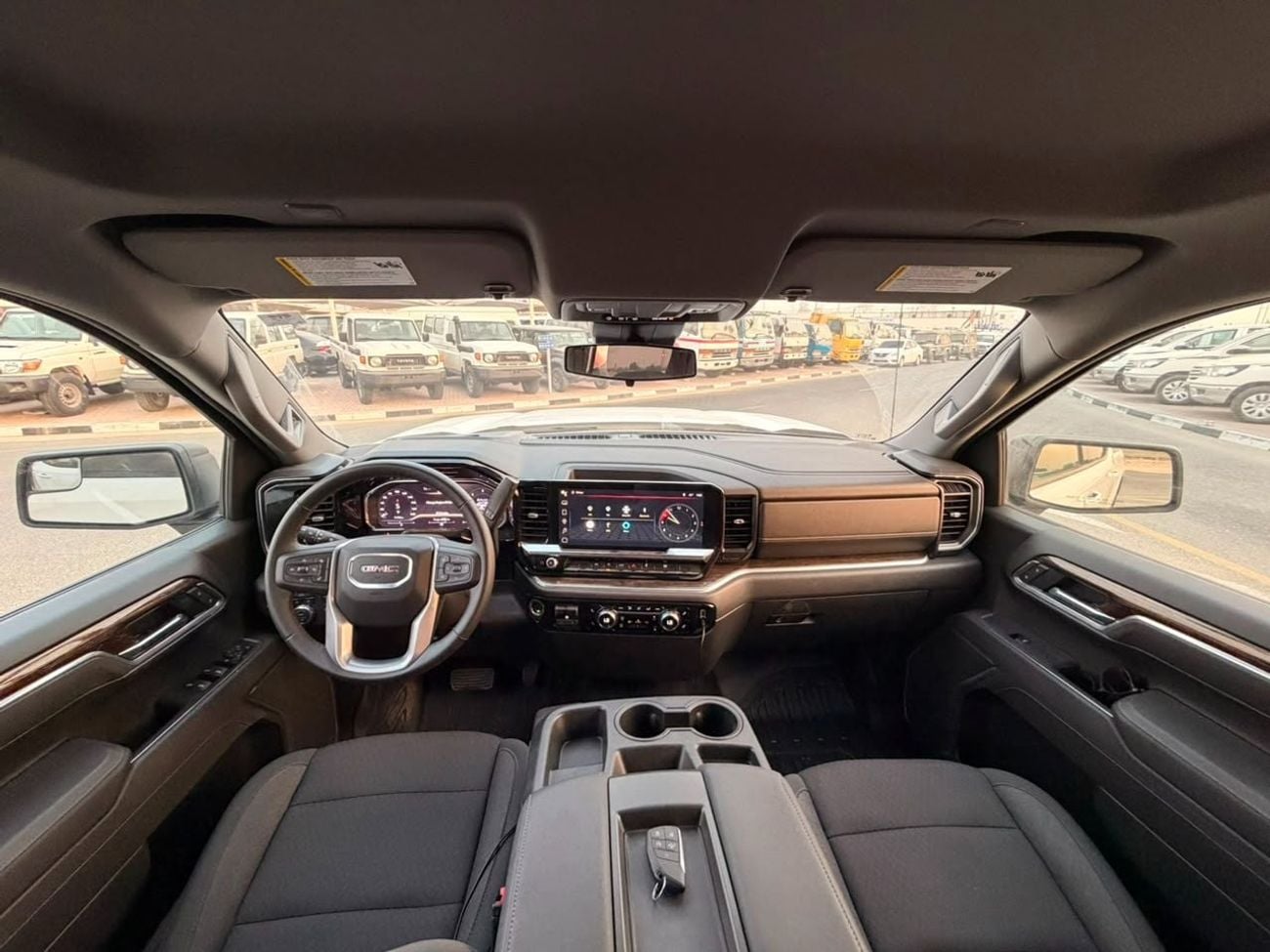 جي أم سي سييرا GMC Sierra 1500 Elevation 2.7l A/T TurboMax 310 Hp White Color 2025 Model 310 Hp