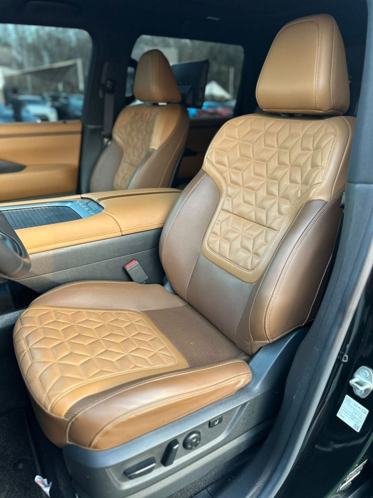 Nissan Patrol LE PLATINUM CITY NISSAN PATROL PLATINUM T2 GCC 2025 FULL OPTION ORIGINAL PAINT UNDER WARRANTY