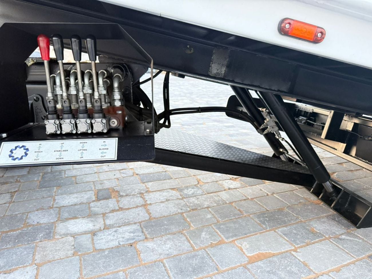 Isuzu NPR 85