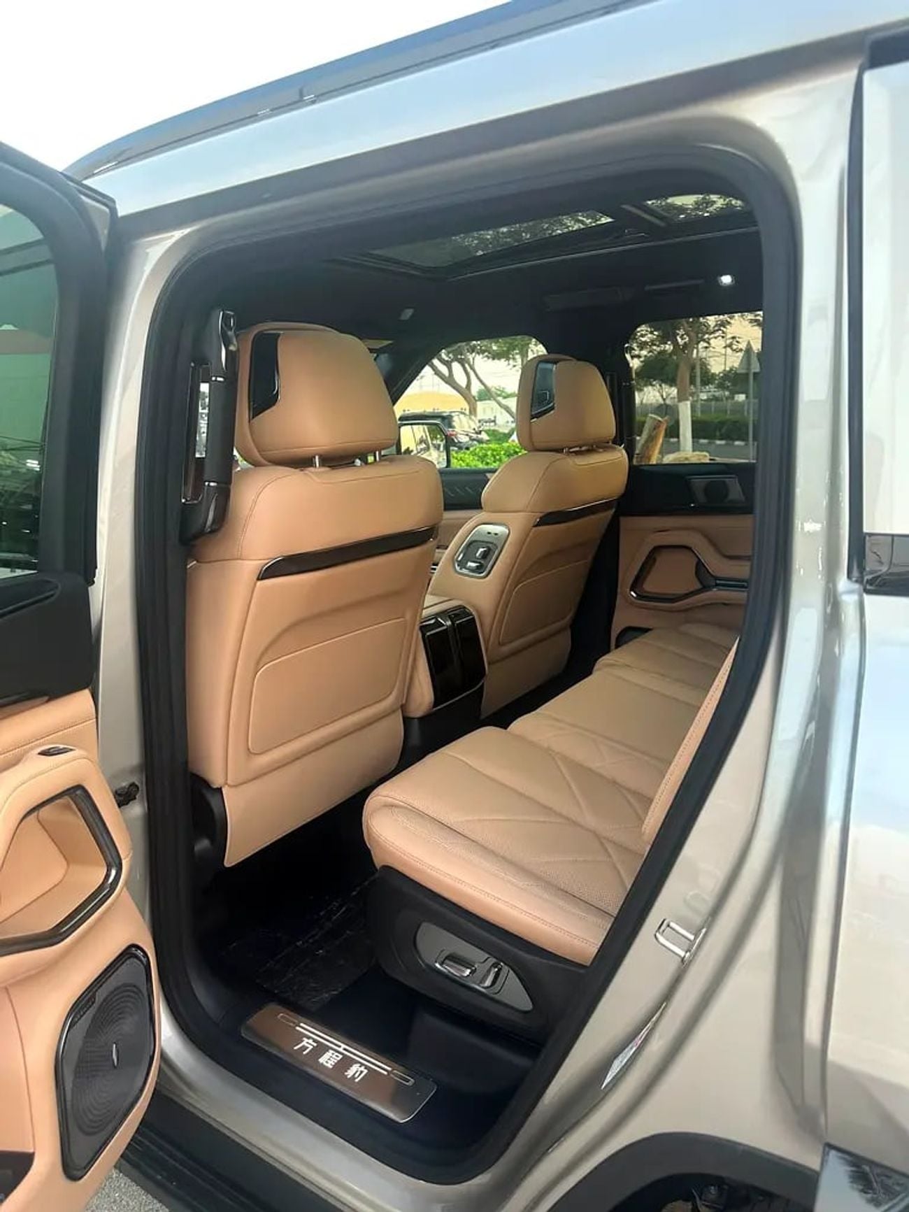 BYD Leopard 8 FLAGSHIP full option flagship full option brand km