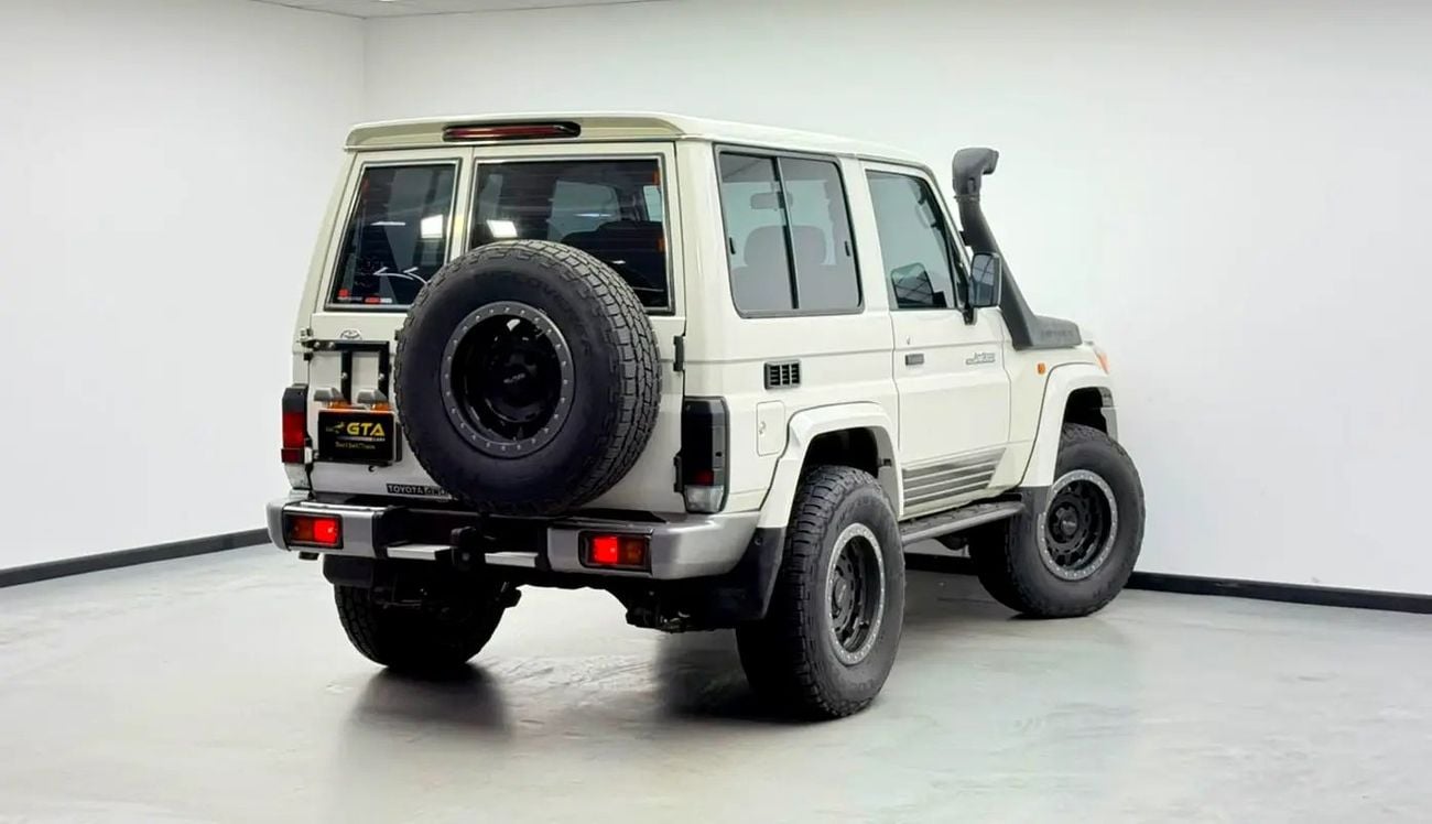 تويوتا لاند كروزر 70 Warranty, Service History, Excellent Condition, GCC