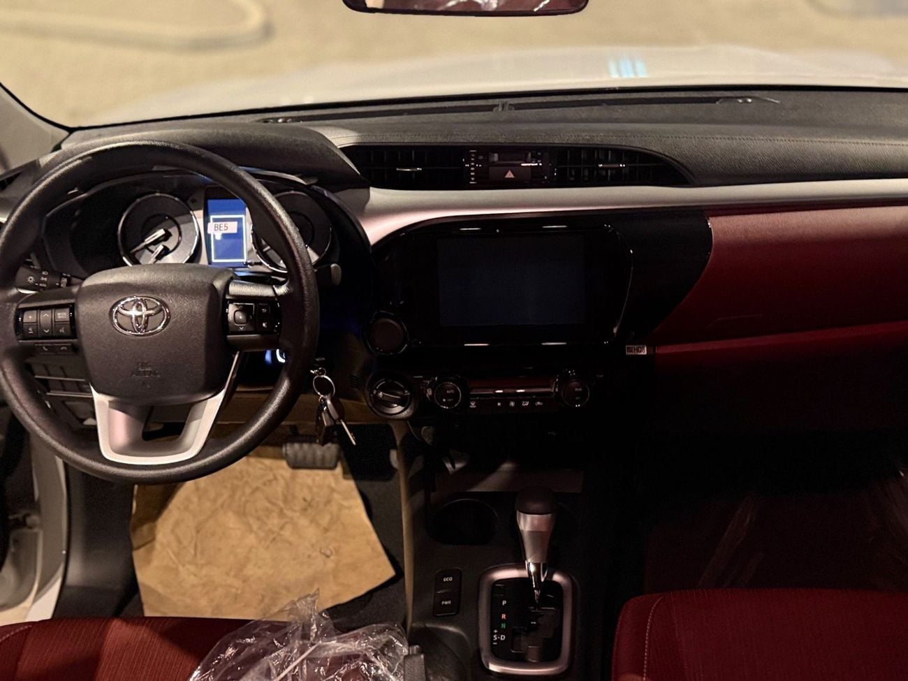 Toyota Hilux GLX - G WHITE/RED KEY START 2026