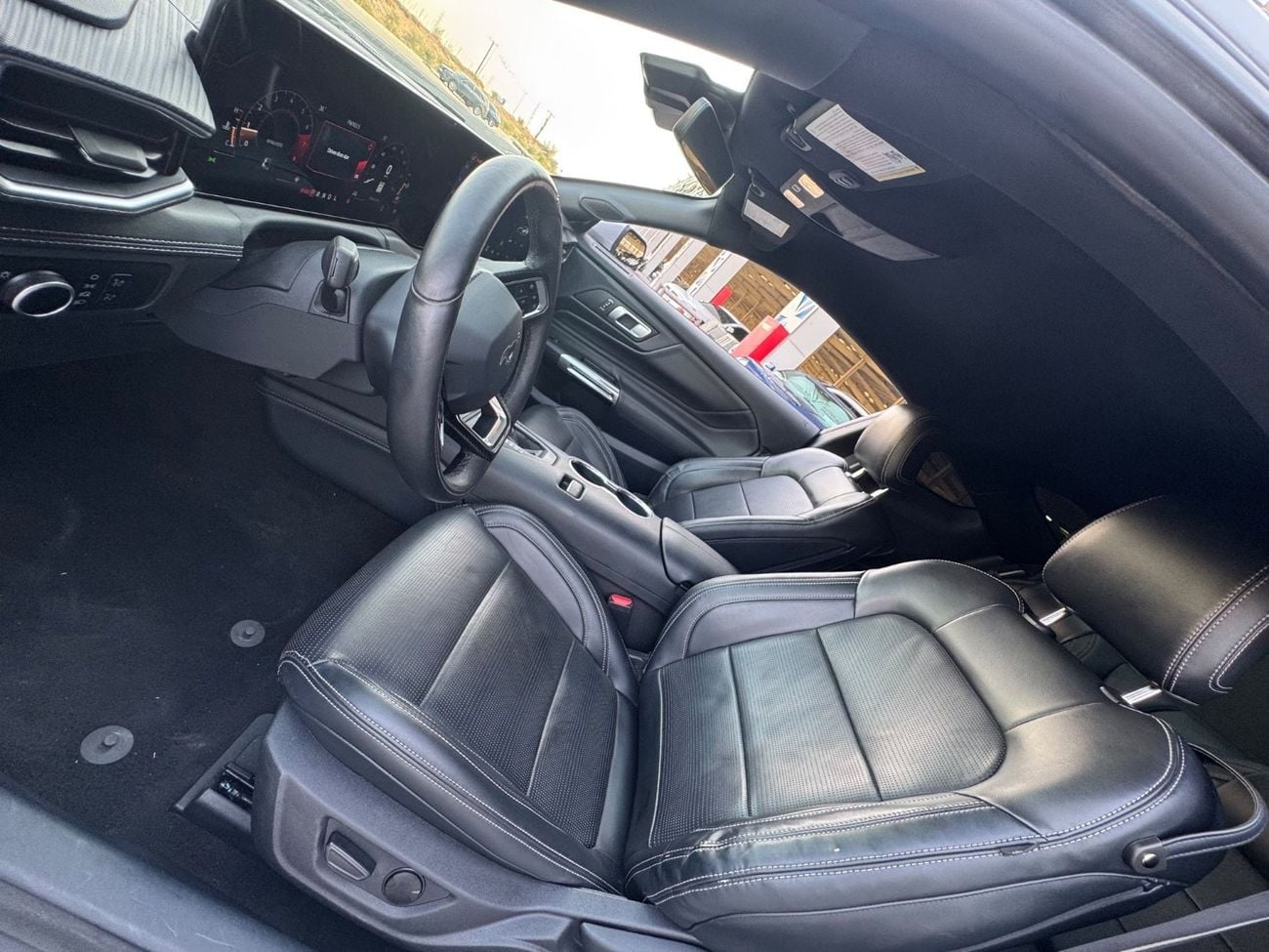 Ford Mustang STANDARD ECO BOOST / LOW MILEAGE/BIG SCREEN / RADAR / WIRELESS CHARGER/LANE DEPARTURE/BLIND SPOTS/