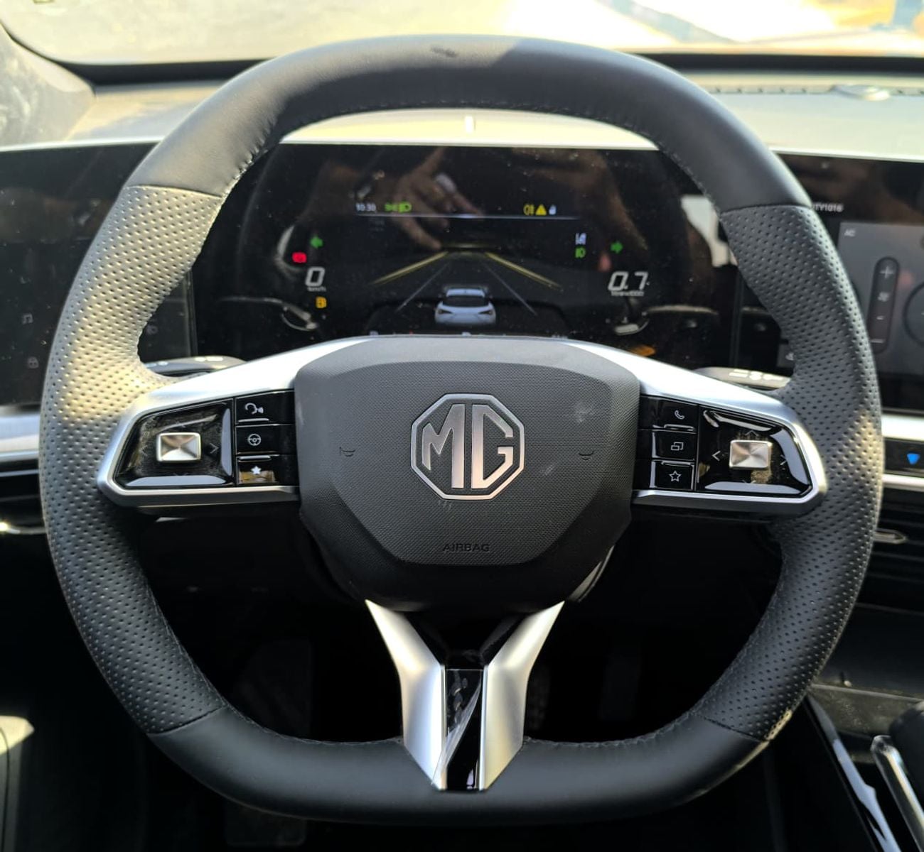 MG One LUX MG ONE Luxury 1.5T GCC Specs 2025 Brand New