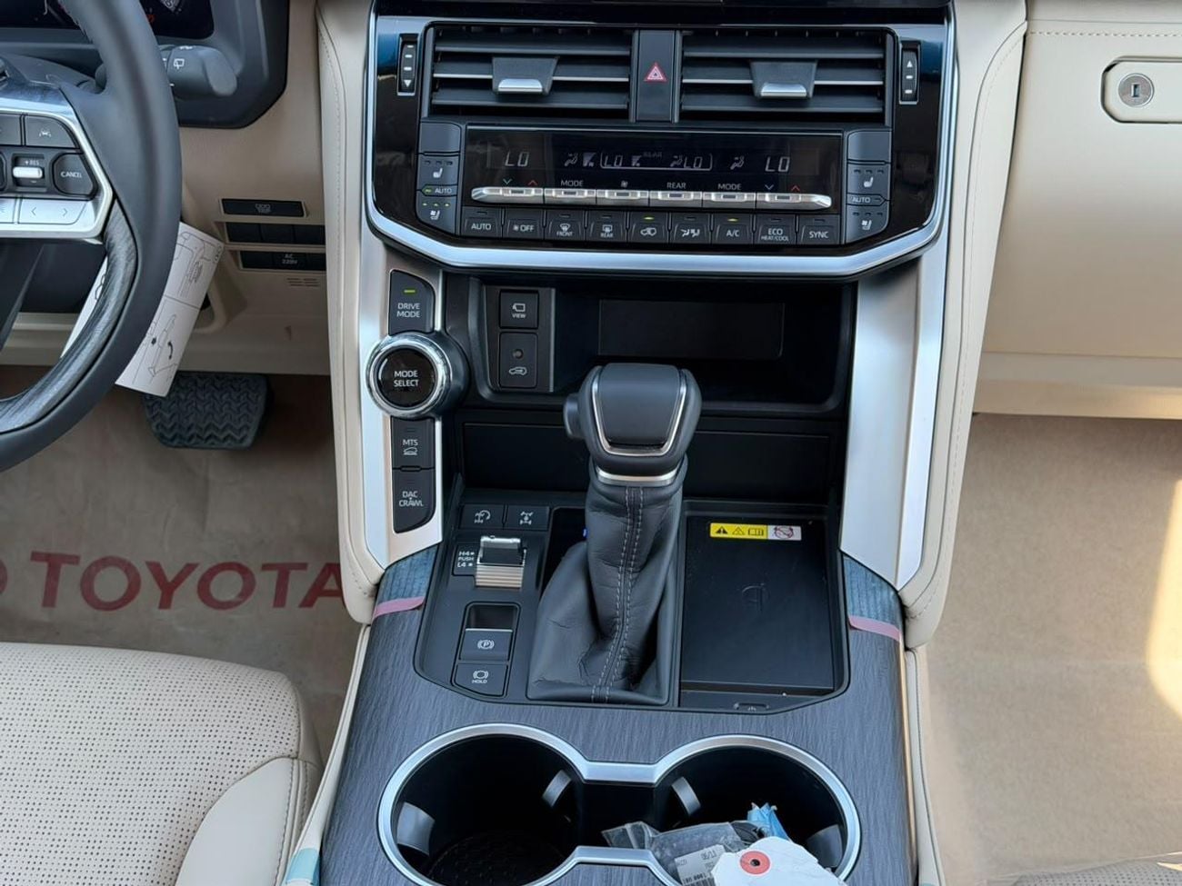 تويوتا لاند كروزر VXR سعر تصدير المركبات الهجينة لعام 2026: 430,000 درهم إماراتي