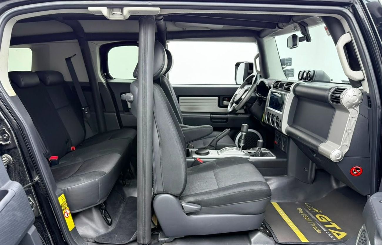 Toyota FJ Cruiser VXR 2014 Toyota FJ Cruiser VXR, Full Toyota Service History, GCC Specs