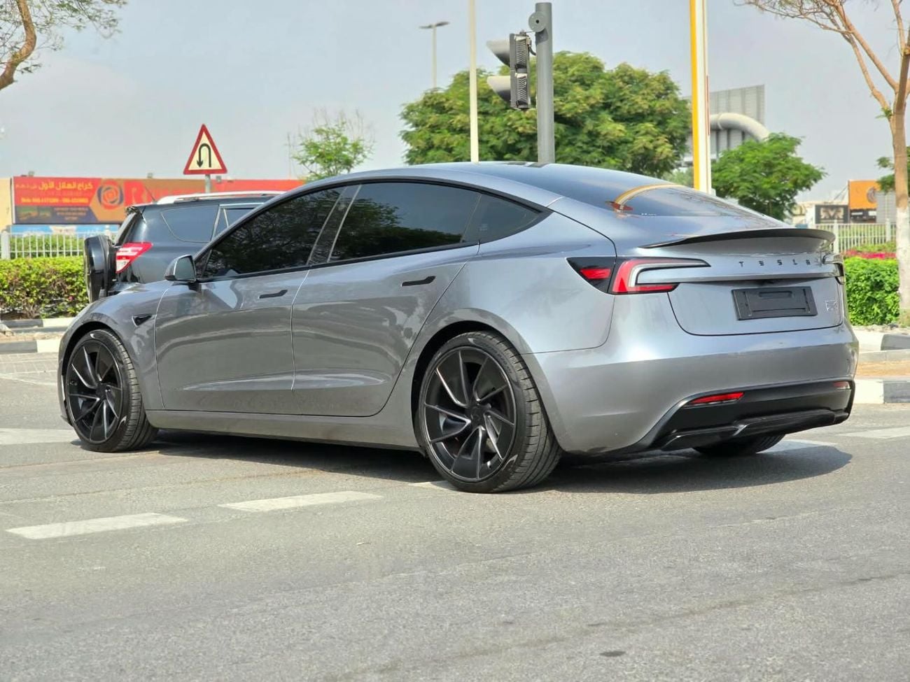تسلا موديل 3 PERFORMANCE سيارة تسلا موديل 3 بيرفورمانس ذات الدفع الرباعي موديل 2025، خليجية، مع ضمان وكالة تسلا، بحالة ممتازة