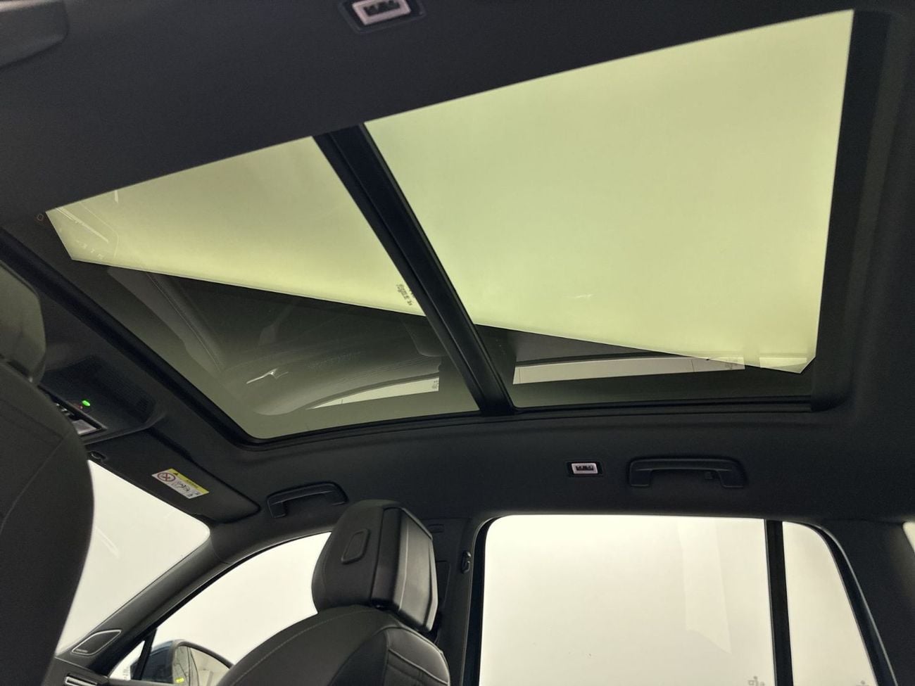 Volkswagen Tiguan R-LINE 1.4L | Premium R-Line Interior | Panoramic Sunroof | Digital Cockpit Pro | Ambient Lighting | Rear C