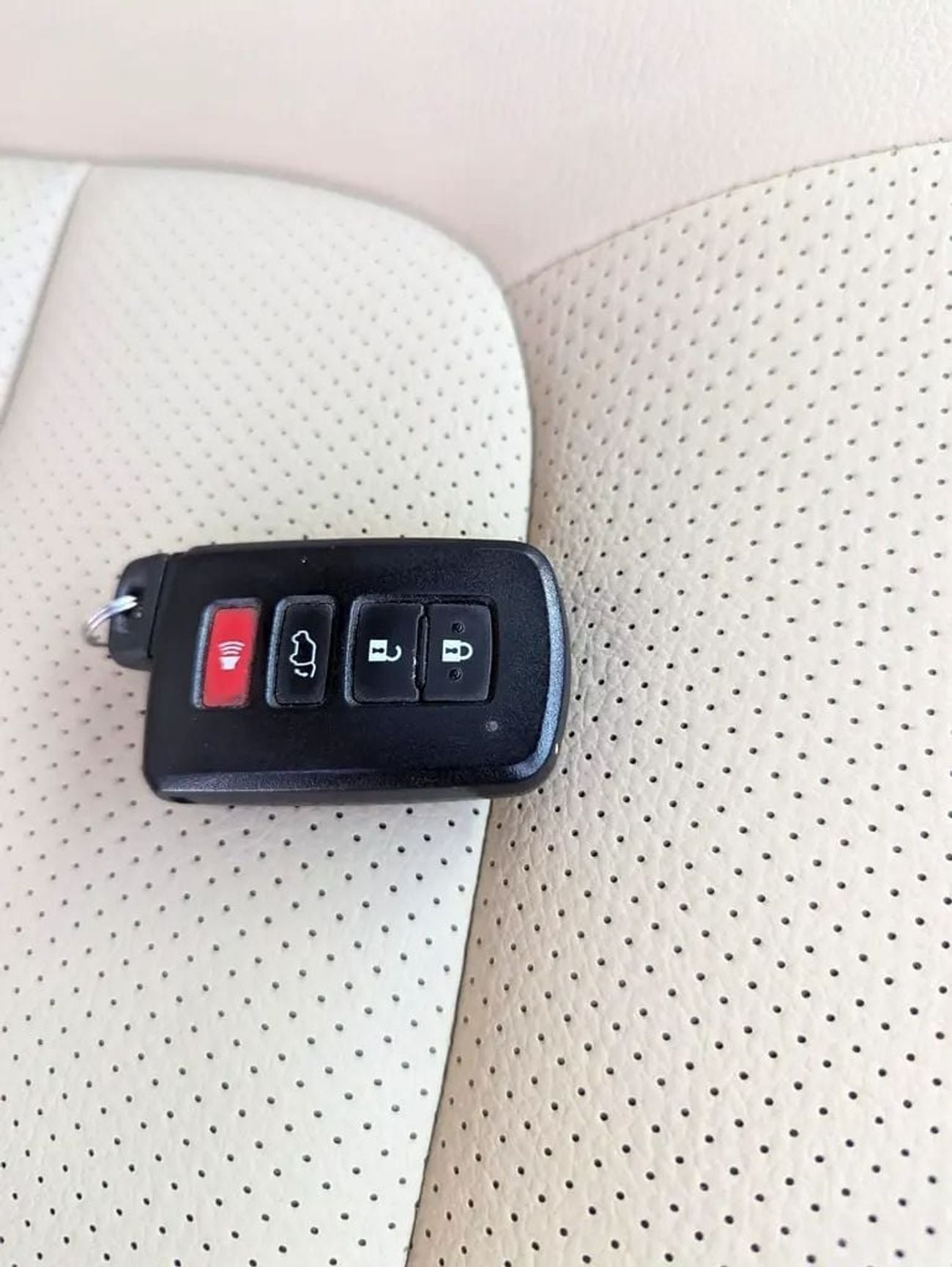 تويوتا لاند كروزر GXR محرك V6 سعة 4.0 لتر - كامل المواصفات | 42,000 كم، حالة ممتازة