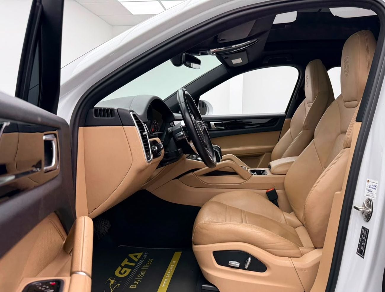 Porsche Cayenne STANDARD 2020 Porsche Cayenne Coupe, Warranty, Full Porsche Service History, GCC Specs