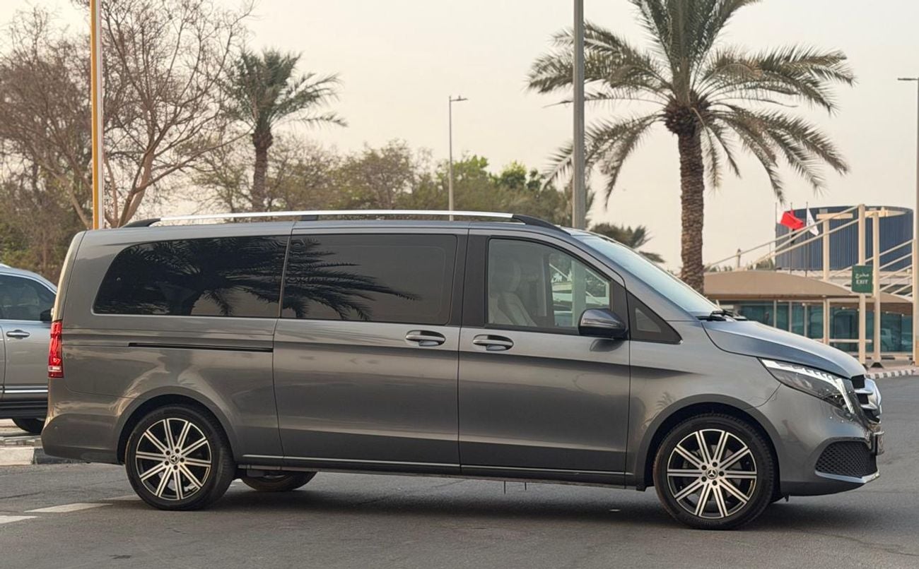 مرسيدس بنز V 250 AVANTGARDE/E MERCEDES BENZ V250 2023 GCC WITH SERVICE CONTRACT IN LOW MILEAGE FULL SERVICE HISTORY TWO KEYS