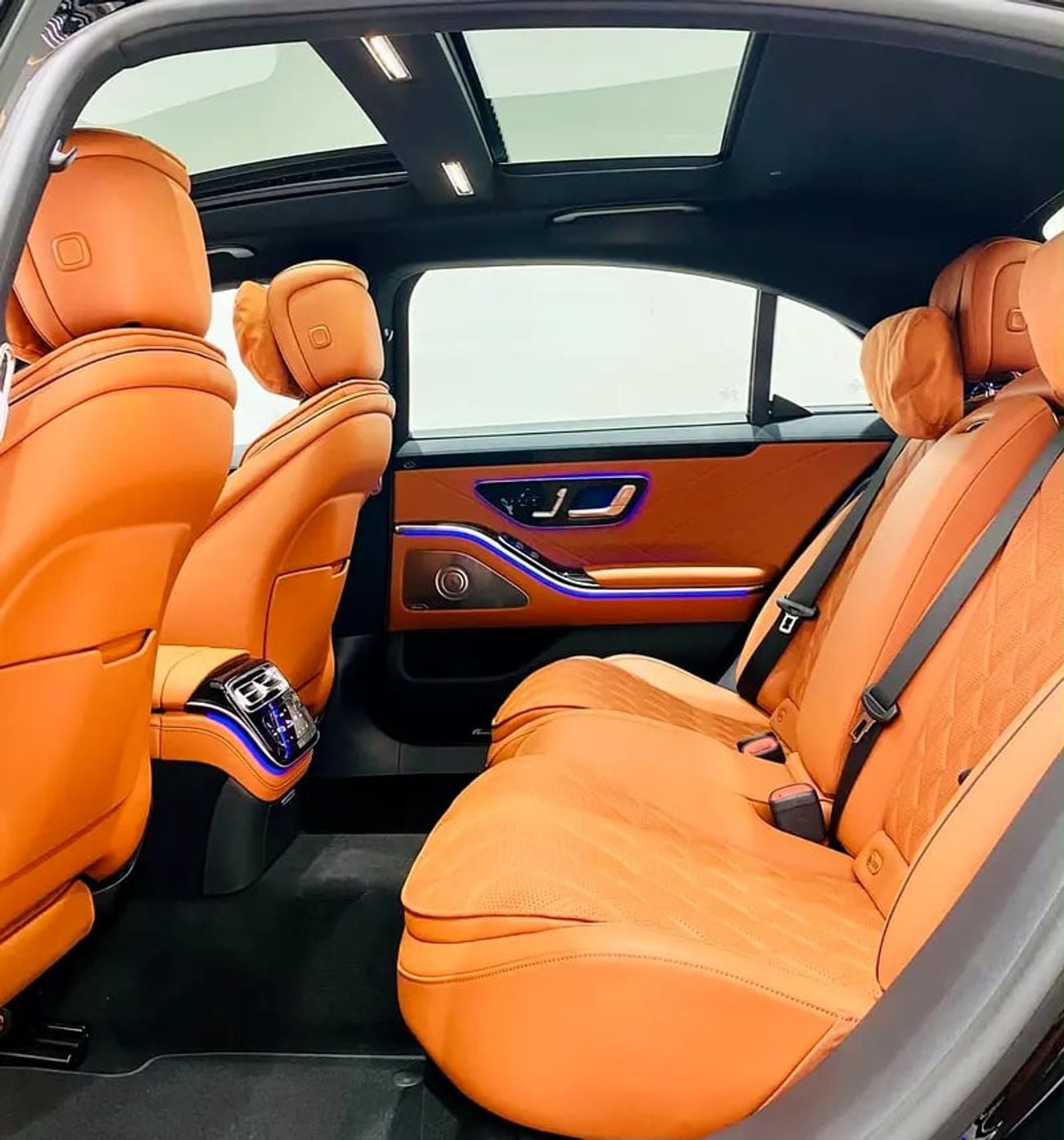 مرسيدس بنز S 500 4MATIC L HIGH MERCEDES S 500 MODEL : KM : GCC SPECS UNDER WARRANTY AND SERVICE AT GARGASH MERCEDES