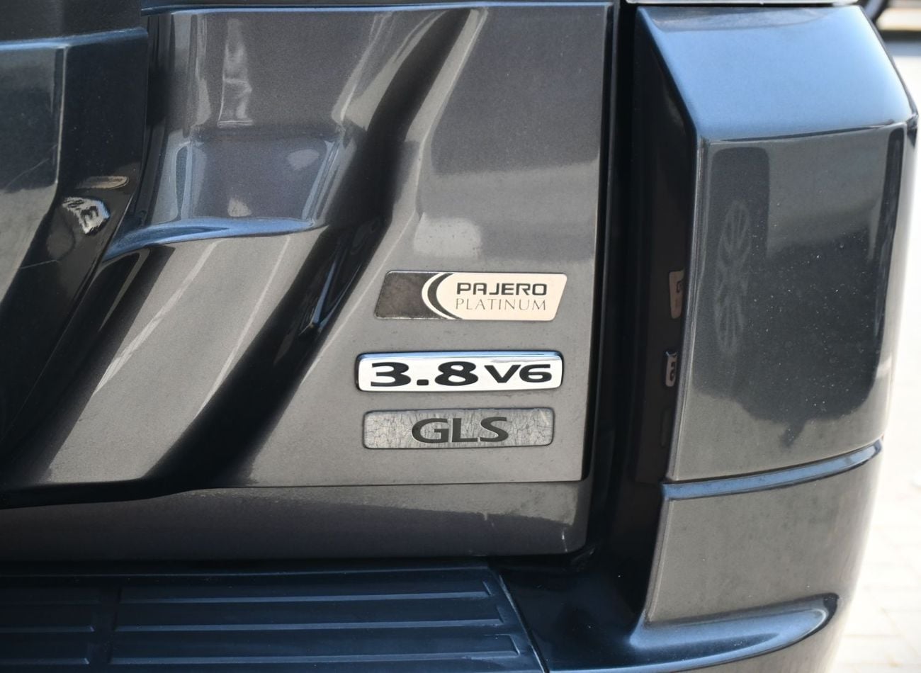 Mitsubishi Pajero GLS H/L PLATINUM