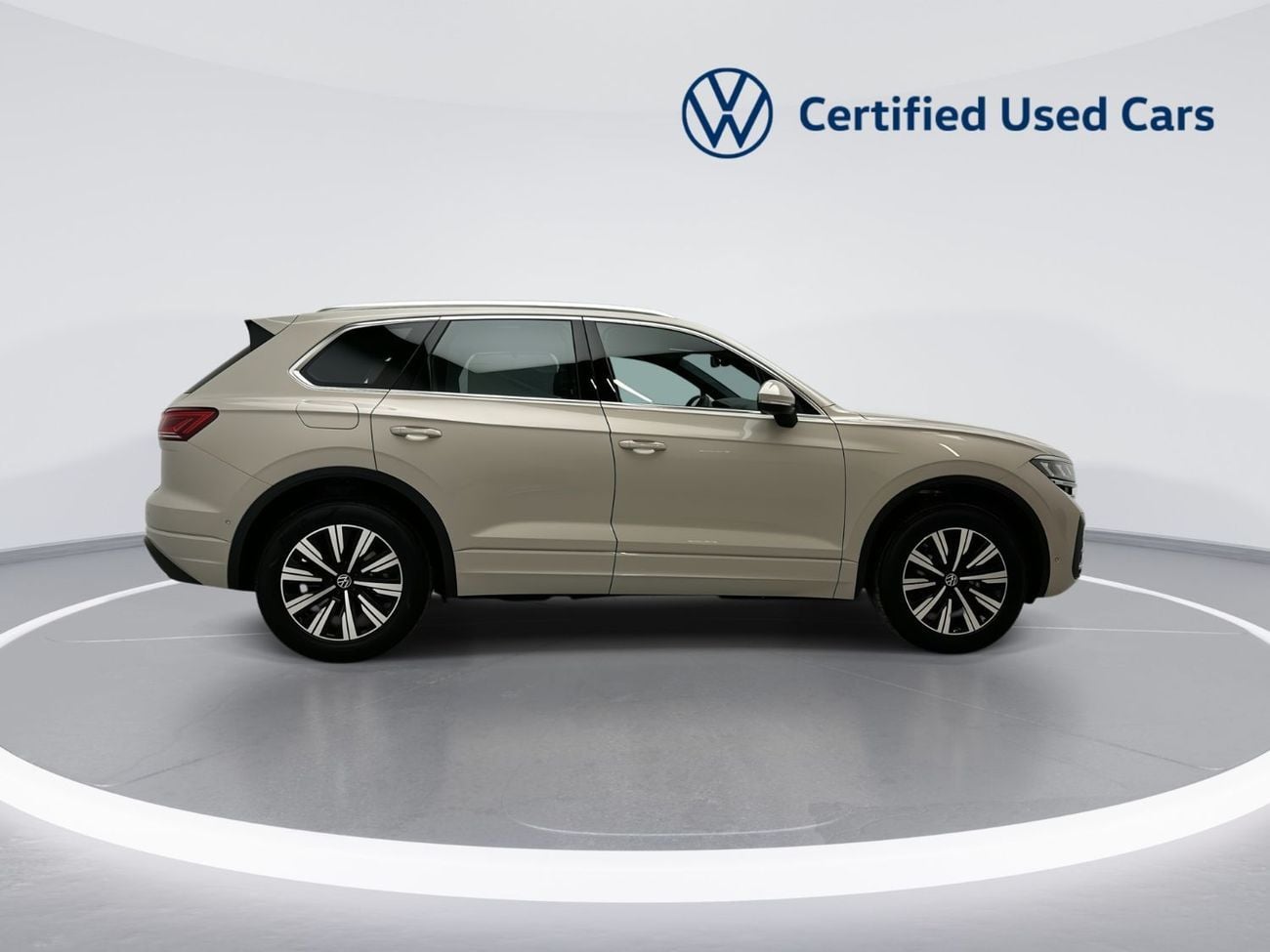 فولكس واجن طوارق ELEGANCE Touareg Elegance+ 3L Tirano| Ex-Demo Car | Luxury 4MOTION SUV | Panoramic Sunroof | IQ.LIGHT HD Matr