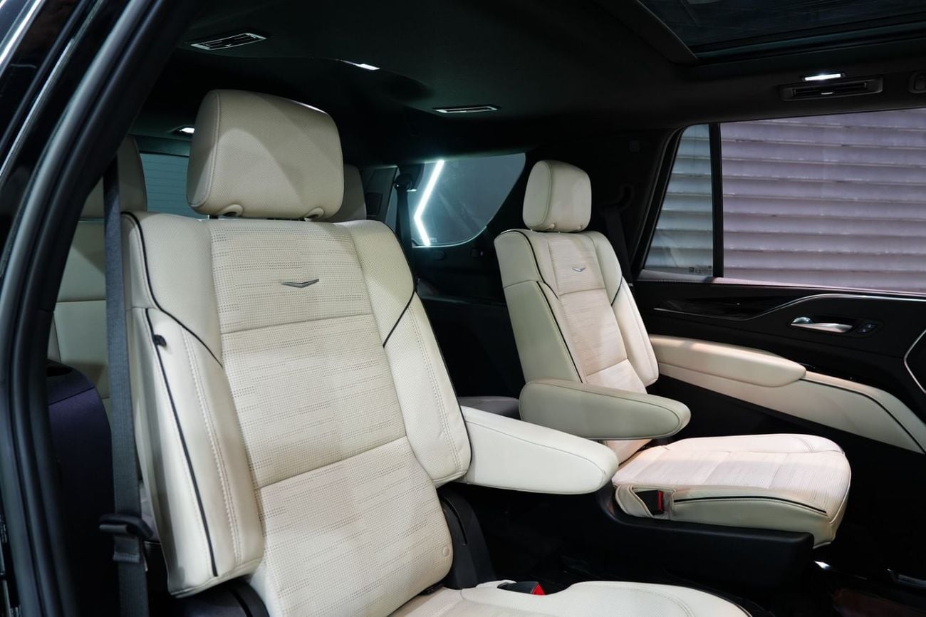Cadillac Escalade Sport 600, Rear Entertainment, Captain Seats, Panoramic Roof, Dealer Warr + Serv!!