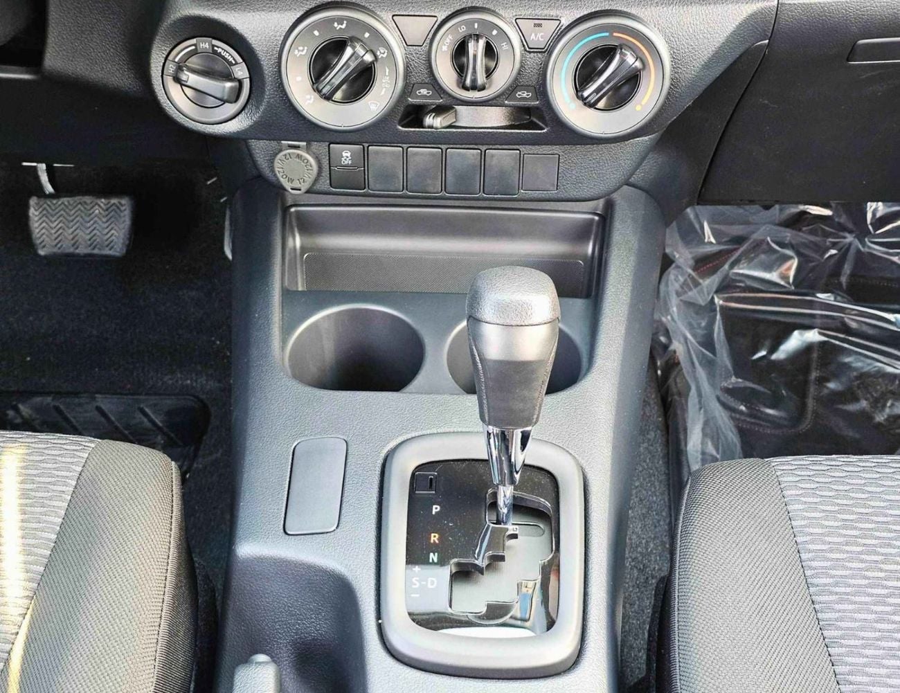 Toyota Hilux TOYOTA HILUX BASIC NARROW BODY || DOUBLE CABIN | 2.4L DIESEL A/T 4WD | PWR WINDOWS (CODE # HDA) GRAY