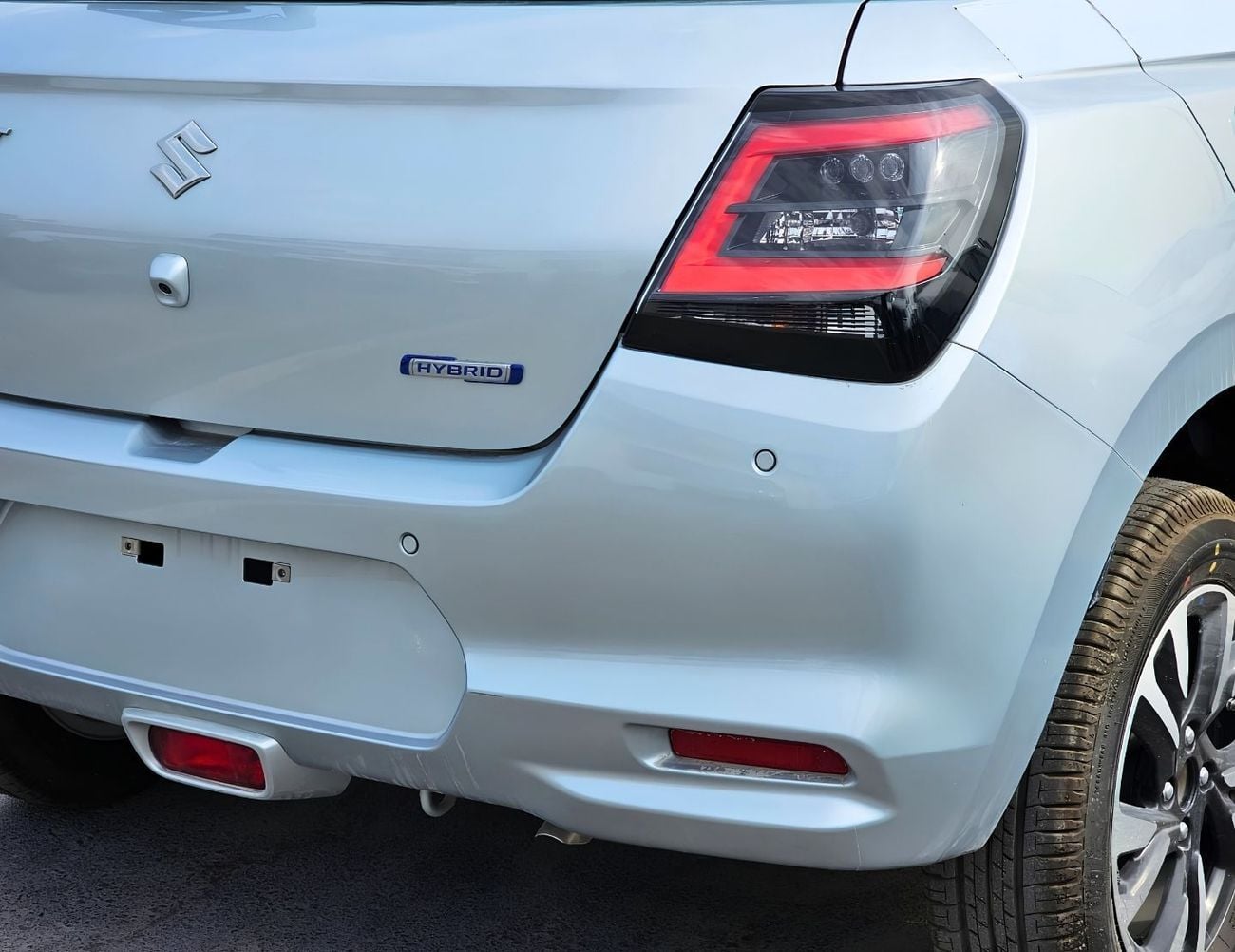 Suzuki Swift GLX SUZUKI SWIFT GLX HYBRID || RADAR PETROL AT 1.2L V4 (CODE # SWGLXFOH) SILVER 2026