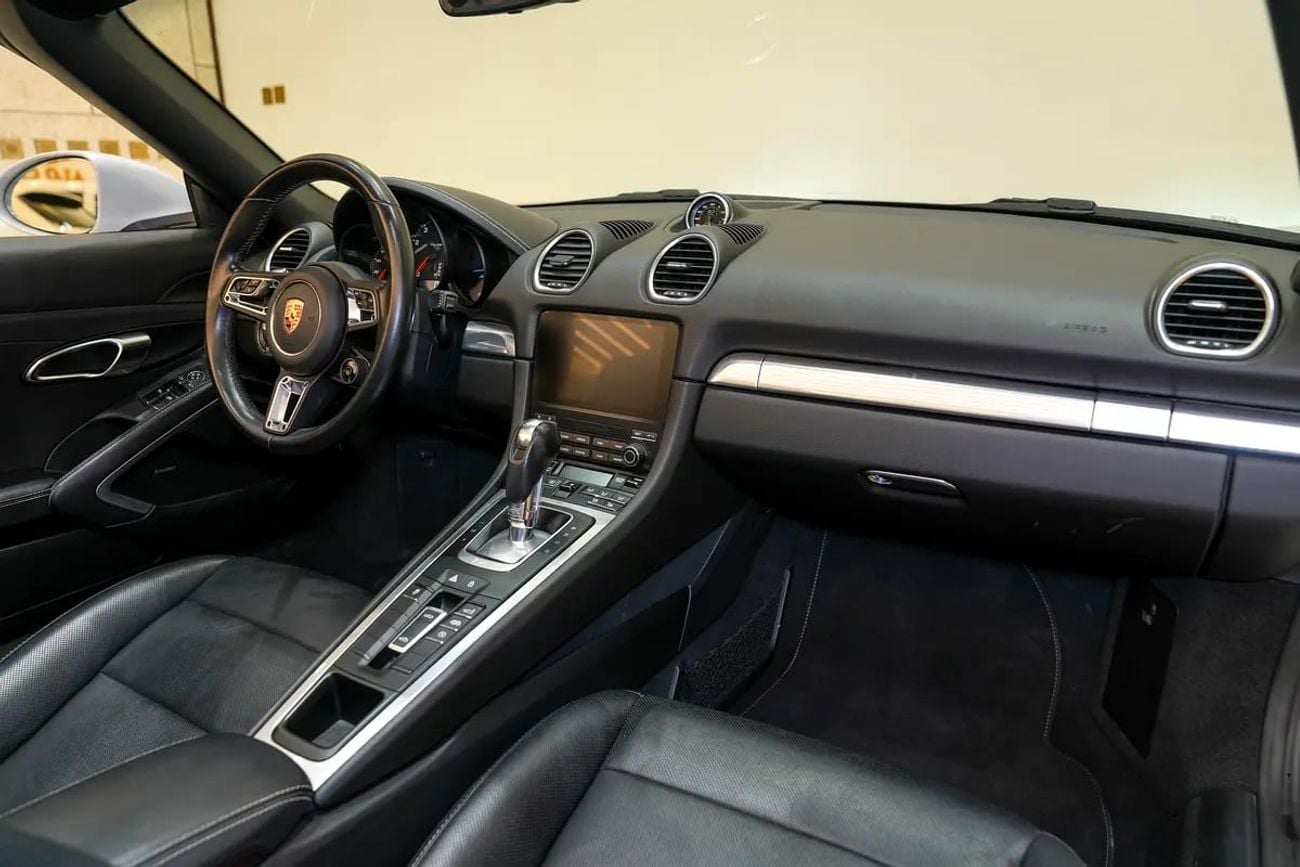 Porsche 718 Boxster Boxster / Warranty and Service Contract / GCC Specs