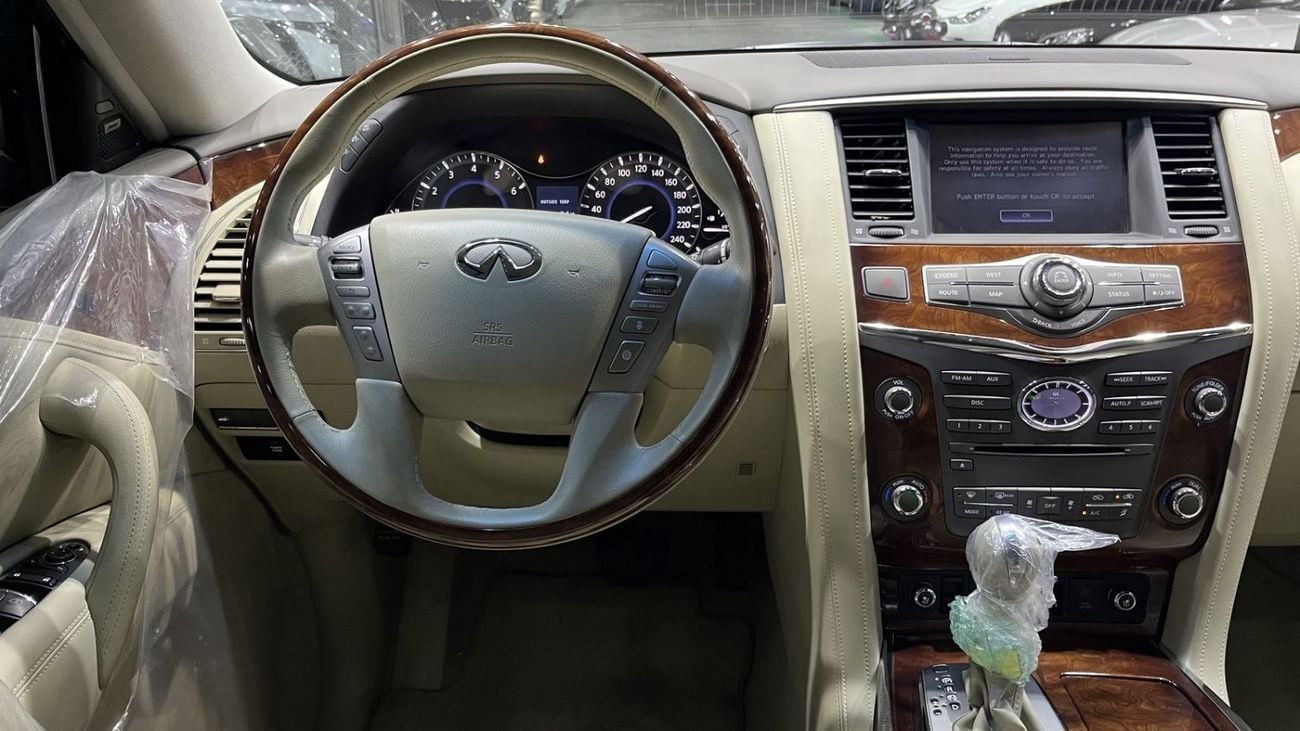Infiniti QX80 LUXURY Infiniti QX80 2015 VERY LOW MILAGE GCC FULL DEALER SERVICE HISTORY