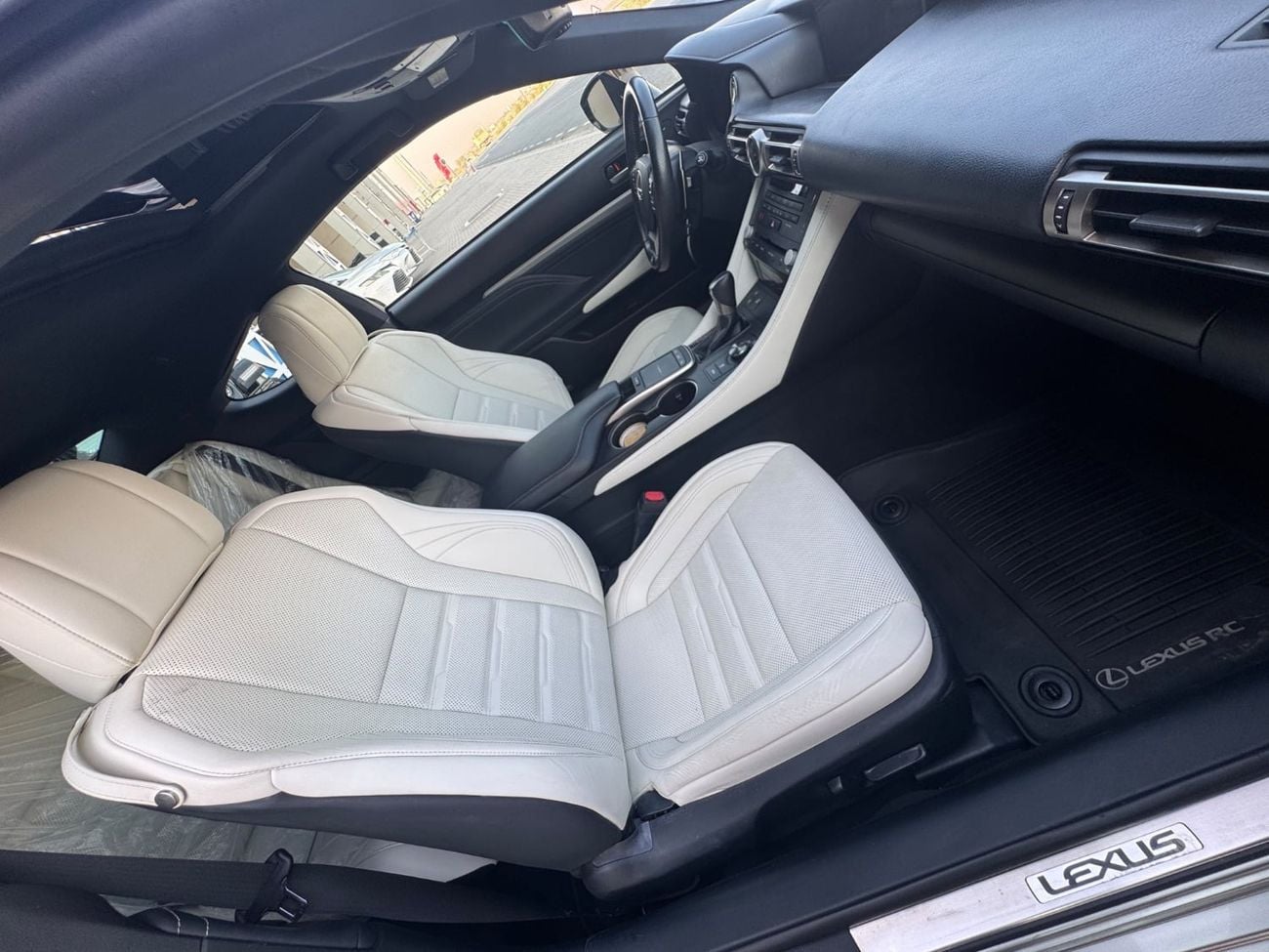 Lexus RC350 F SPORT PLATINUM 3.5L V6 / SUNROOF / RADAR / REAR WHEEL DRIVE / BIG RIMS / COOLING AND HEATING SEATS