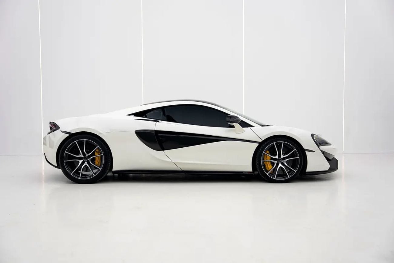 مكلارين 570S ستاندارد GCC SPECS | VISIBLE CARBON FIBRE | 31,109 KM
