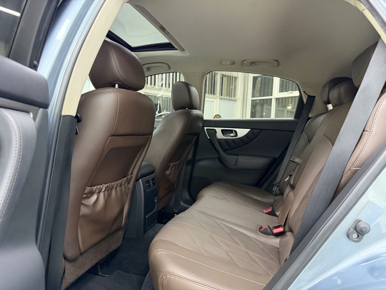Infiniti QX70 LUXURY GCC .. Perfect condition .. V6 .. Top Range