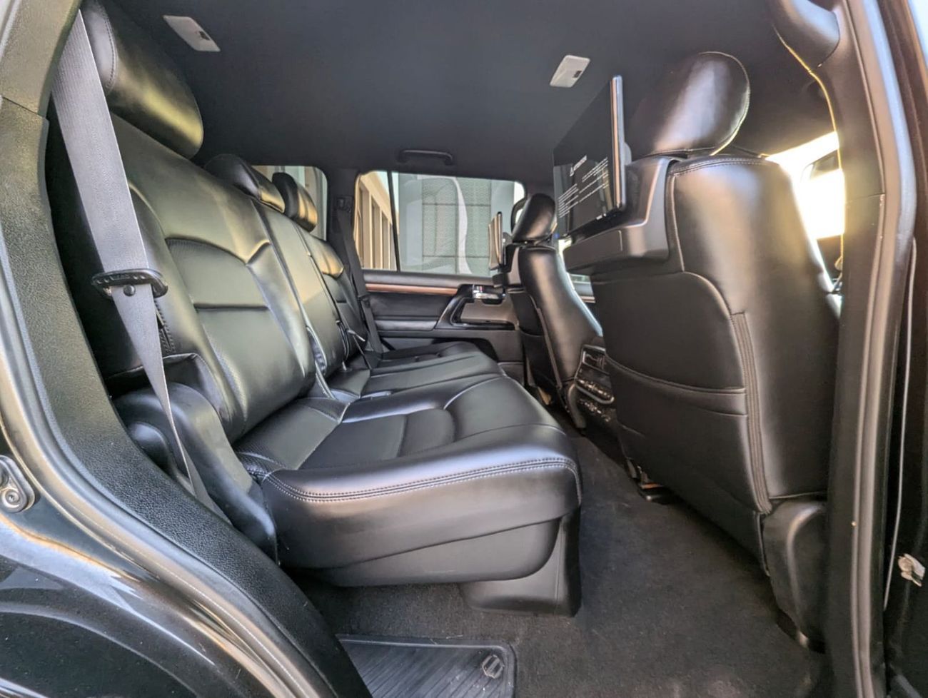 Toyota Land Cruiser GXR Toyota landcruise 2021Model 4.0L v6 GXR petrol Engine Colour Black push start Transmission Automatic