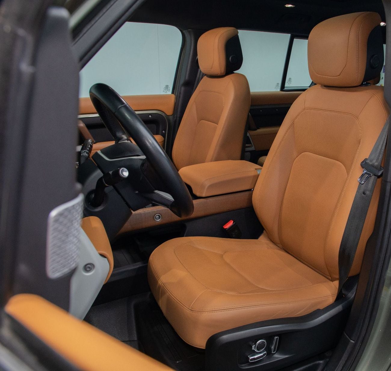 لاند روفر ديفندر 130 SE P400