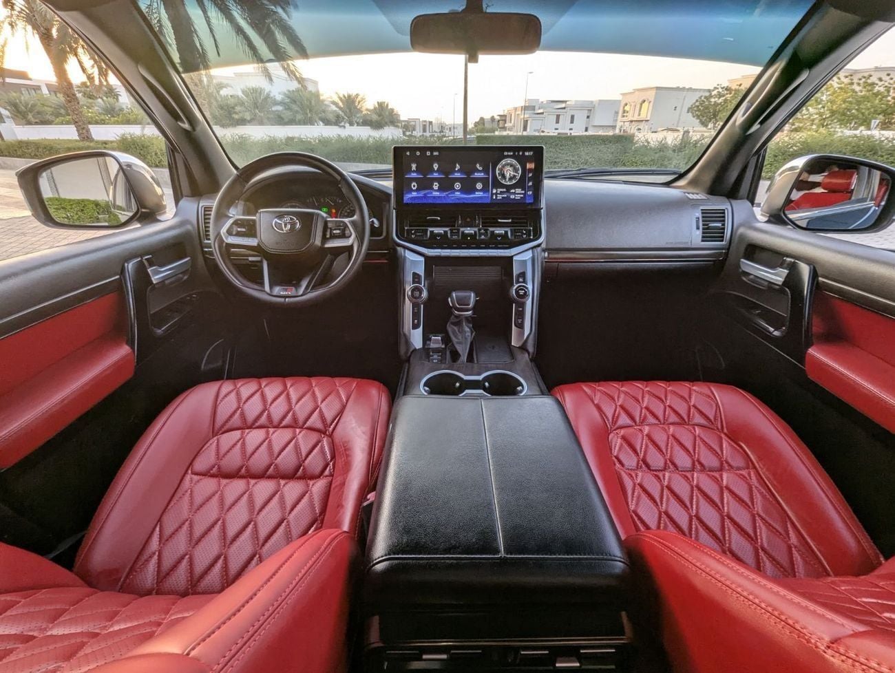 تويوتا لاند كروزر GXR Toyota landcruise 2015Model Facelifte 2025 4.0L v6 petrol Engine Colour Black push start Transmi