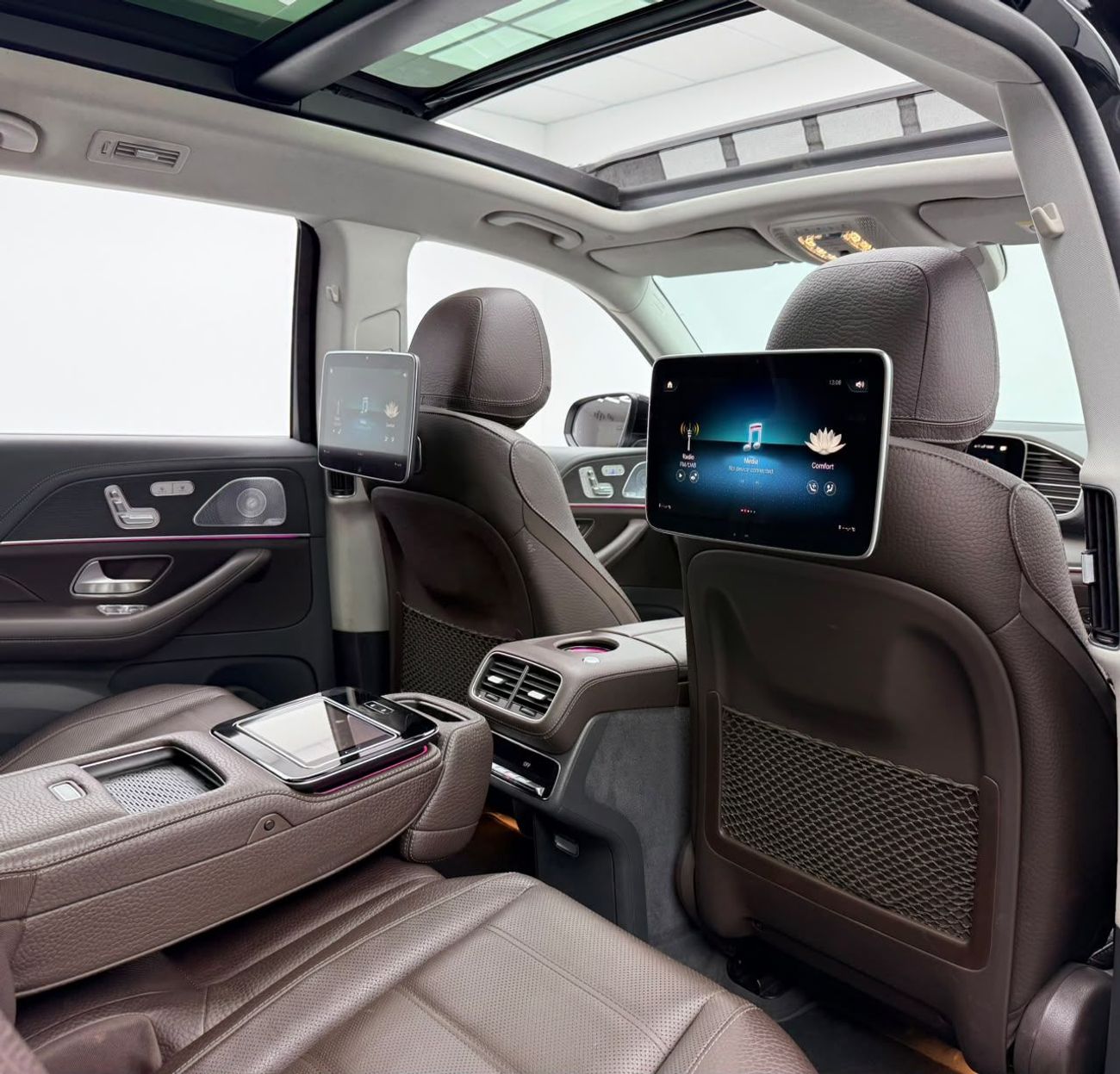 مرسيدس بنز GLS 580 STANDARD مرسيدس بنز GLS580 4MATIC موديل 2020، مزودة بحزمة خدمة مرسيدس بنز لعام 2028، مع ضمان، وسجل صيانة كامل