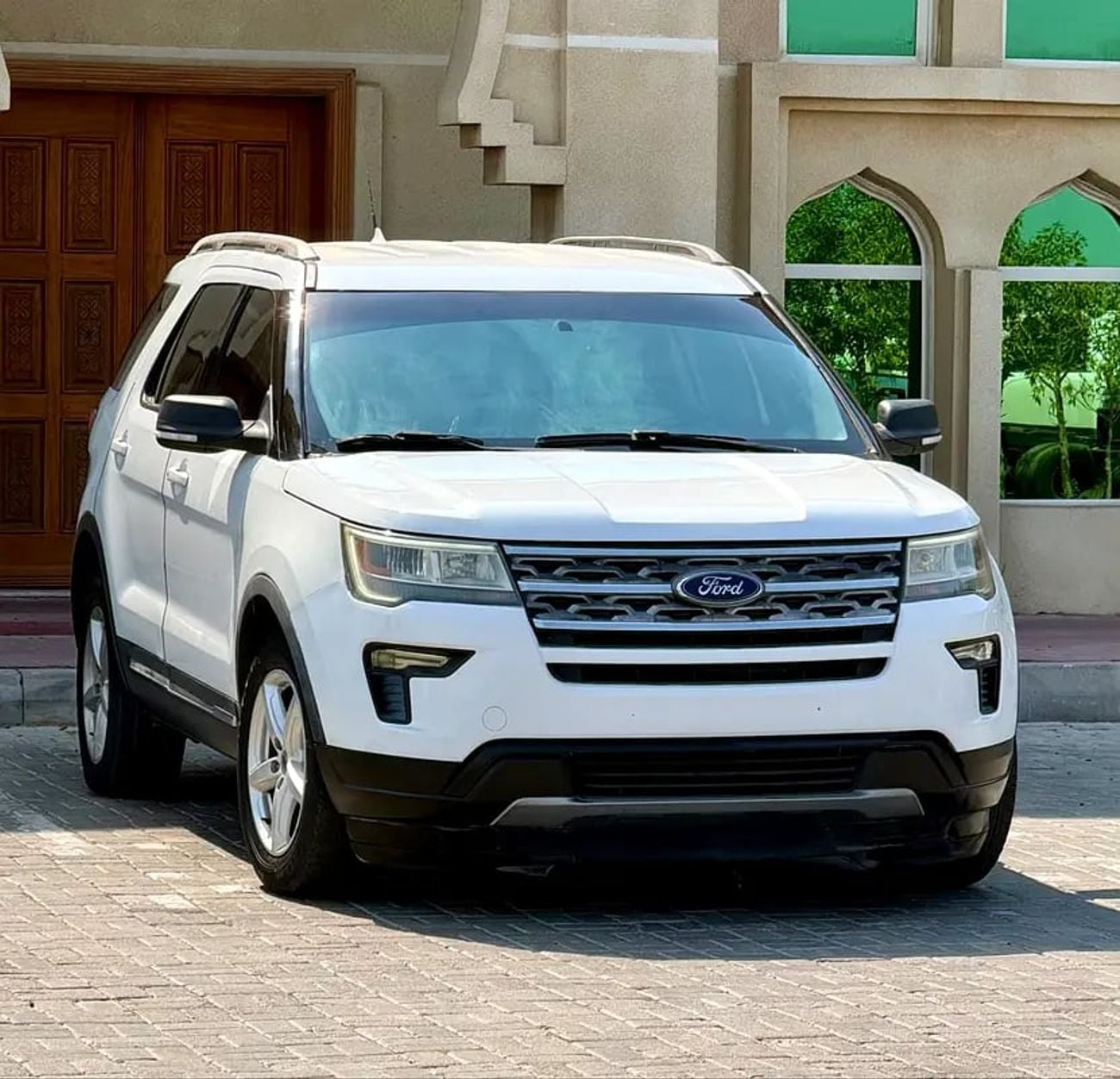 Ford Explorer XLT (American Specs)