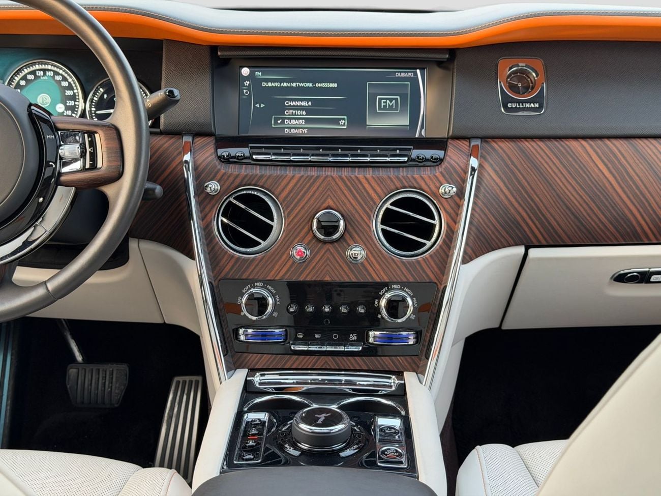 Rolls Royce Cullinan STANDARD ROLLS-ROYCE CULLINAN SILVER BADGE | GCC | ORIGINAL PAINT | AGMC SERVICE CONTRACT