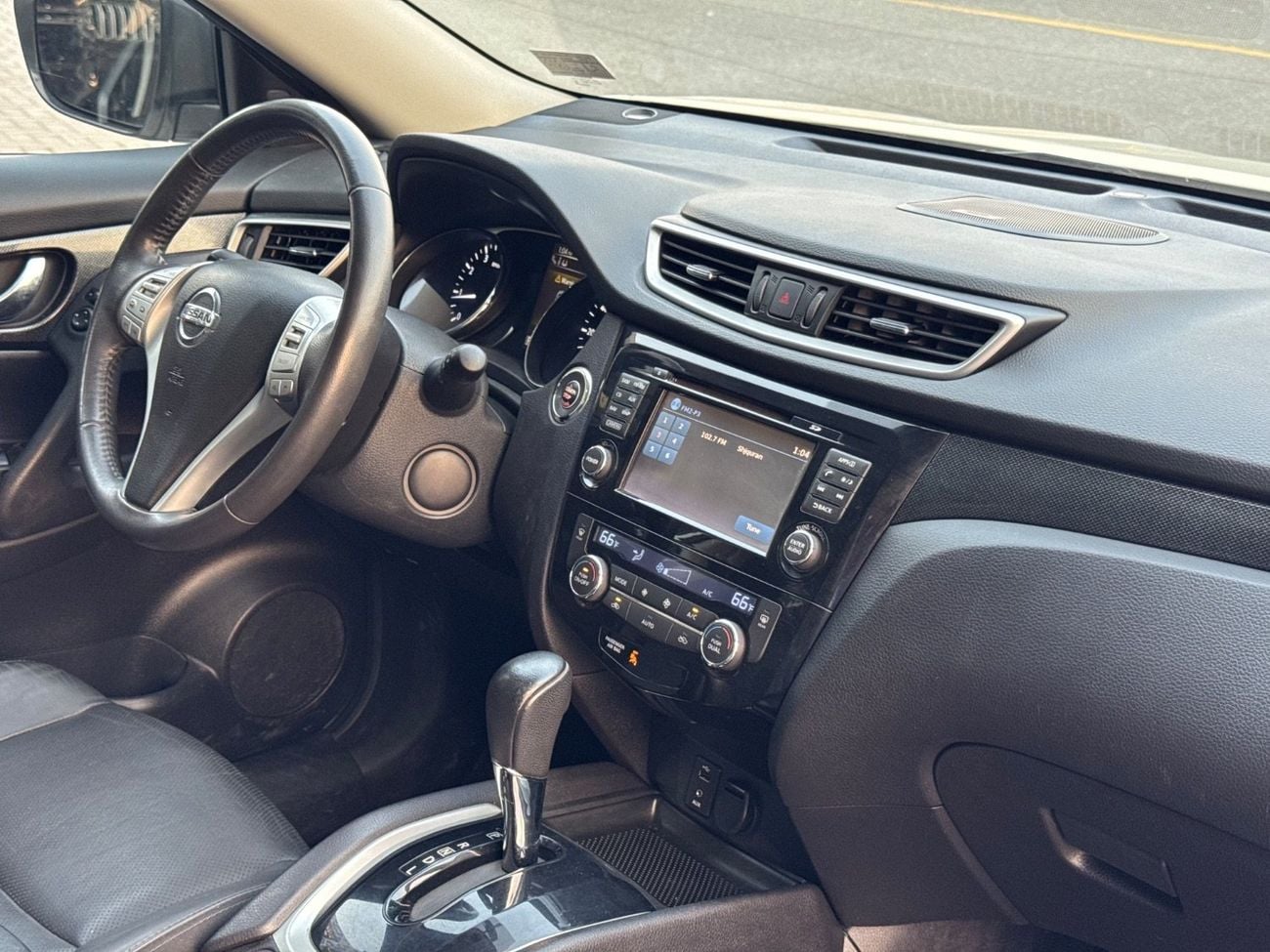 Nissan Rogue SL / V4 2.5L / PANORAMIC SUNROOF / AWD / 360 CAMERA / REAR AC