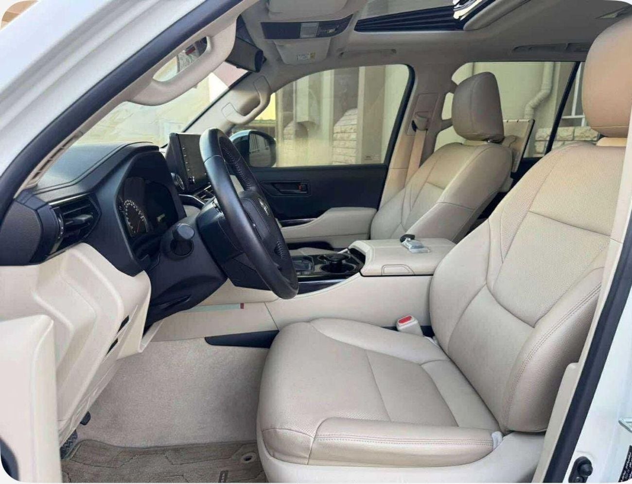 Toyota Land Cruiser GXR Toyota landcuriser GXR 4.0L Years 2022 Full Option Fuel: petrol 6: cylinder Engine 4.0L Electric s