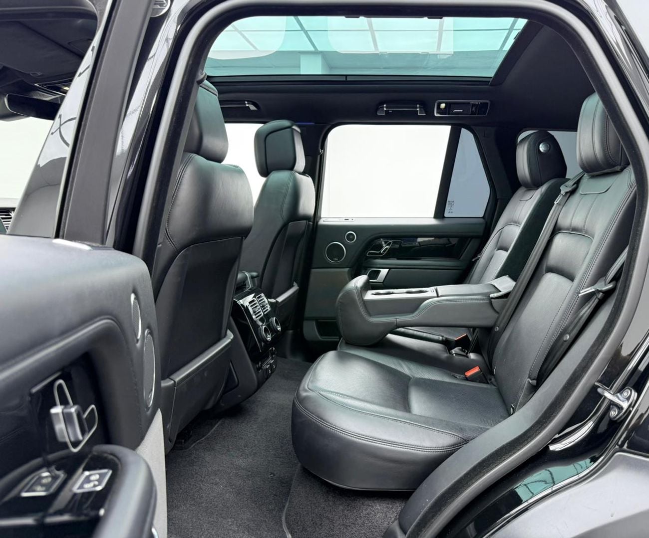 Land Rover Range Rover VOGUE 2020 Range Rover P400 SE, Warranty+Service Contract, Full Service History, GCC Specs